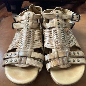 Bed stu tan leather size 8 1/2